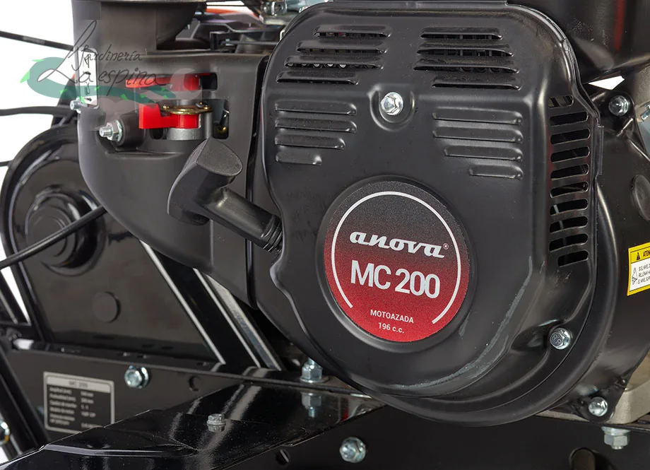 Motoazada de gasolina ANOVA MC200 de 6,5 HP con fresas montadas - vista 2